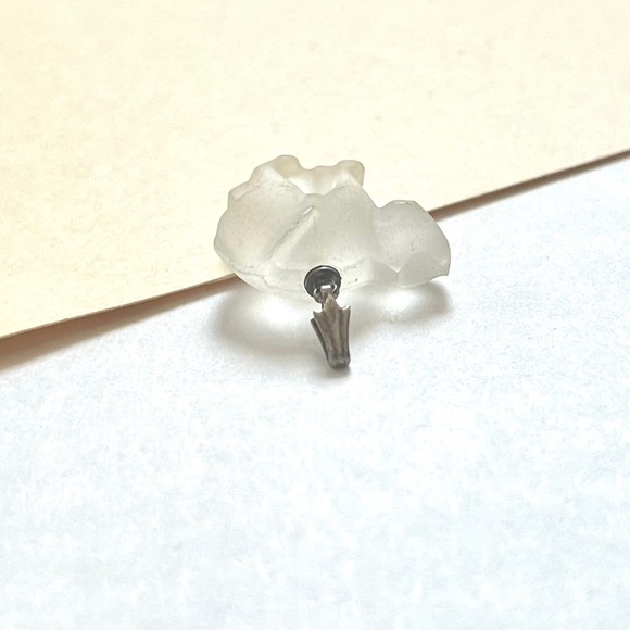 vintage • white clear translucent cat 🐱 necklace pendant - Picture 6 of 7